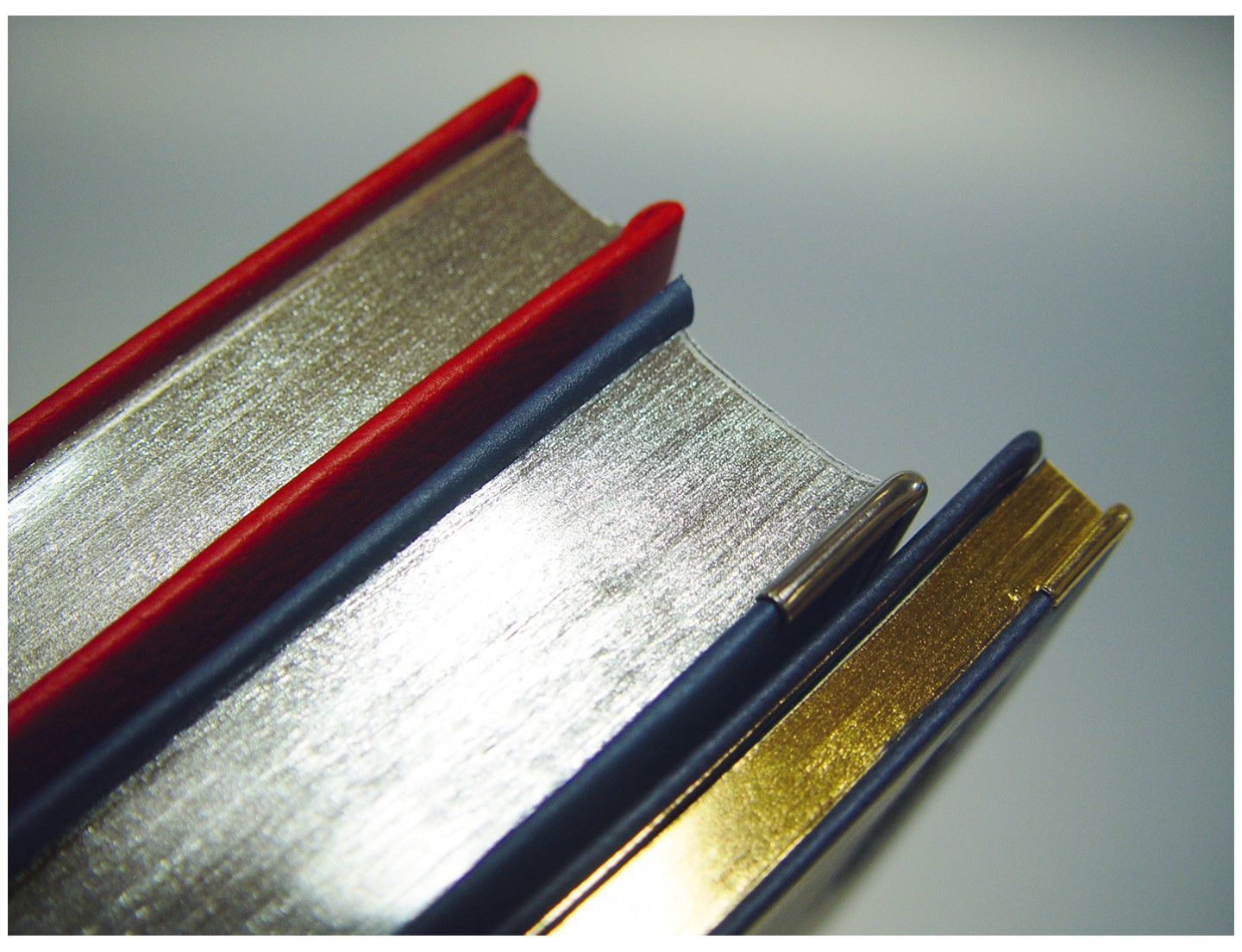 Theofylaktos Εβδομαδιαίο Ημερολόγιο 2026 Μαύρο/Χρυσό 19,7x26,5cm 694G2.E01G - Image 2