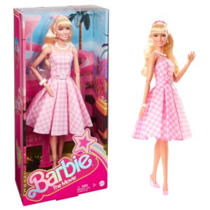 Mattel Barbie The Movie Margot Robbie in Pink Gingham Dress Συλλεκτική Κούκλα HPJ96